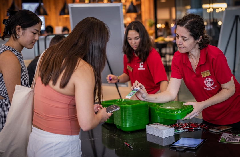 Anna Ben-Shlomo, sustainability coordinator at Cornell Dining, and Noa Dijstelbloem ’25 share information about the new Fill it Forward program.