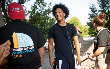 Orientation leader helping student.